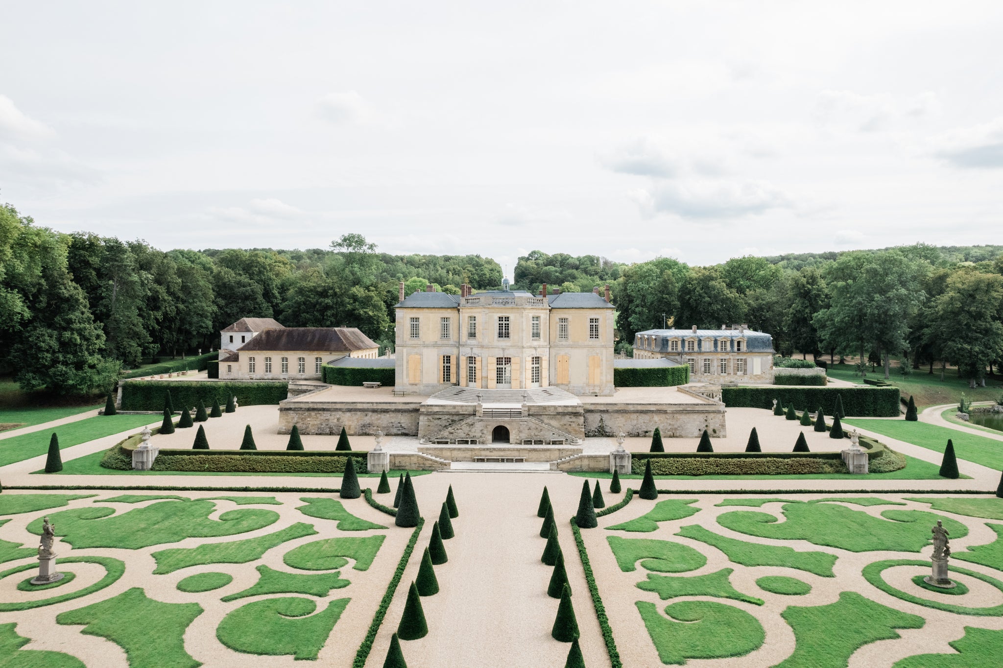 Découvrez le parcours de Yoleine - Wedding Planner et organistatrice de mariages de luxe